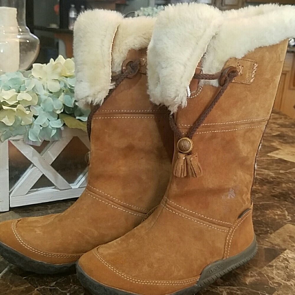 Cushe cabin fever boots NWOT, SIZE 5